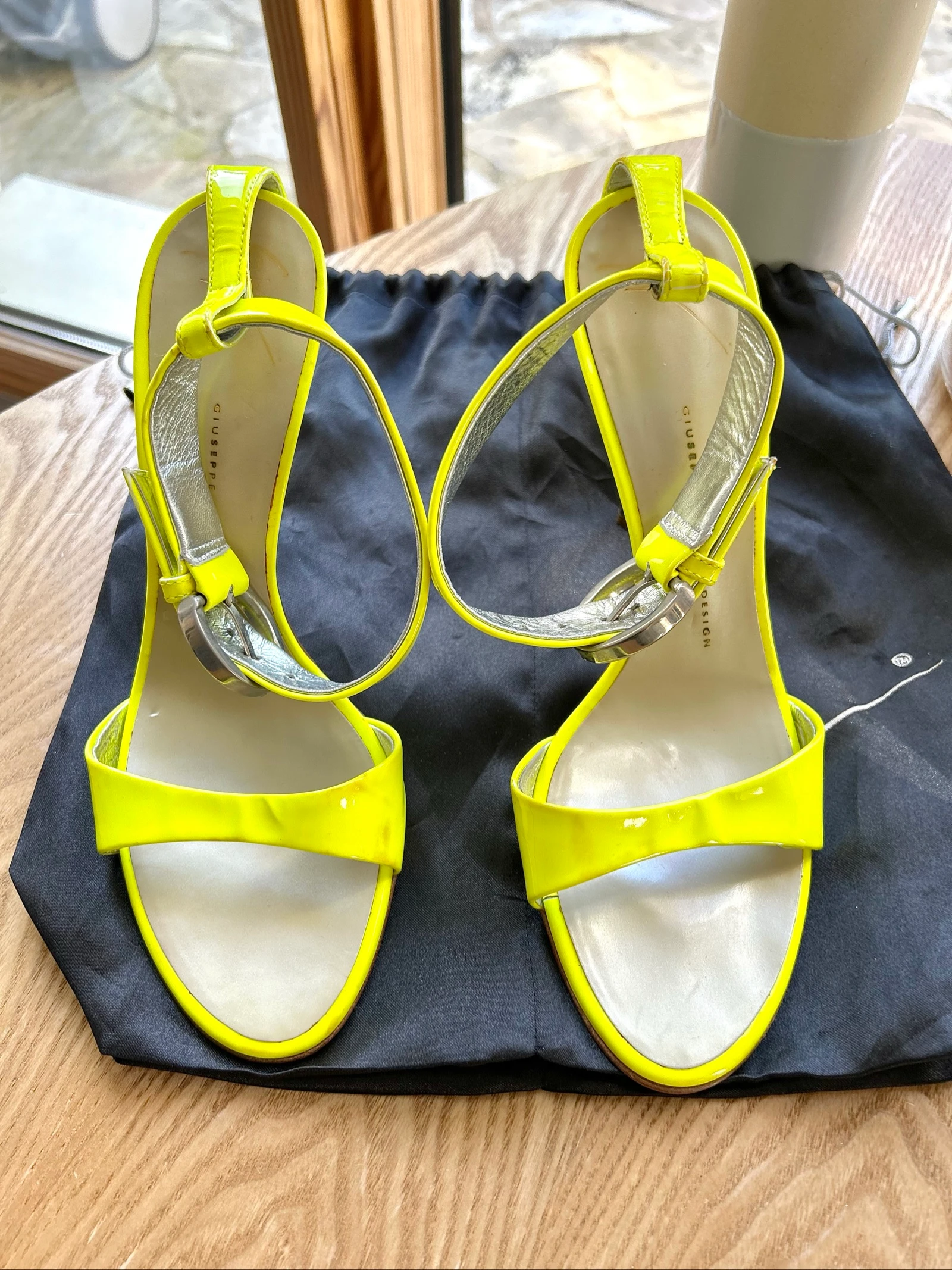Sandales à talons en cuir vernis jaune fluo néon talons 10,5cm Pointure 39 1/2 Guiseppe Zanotti – photo 11